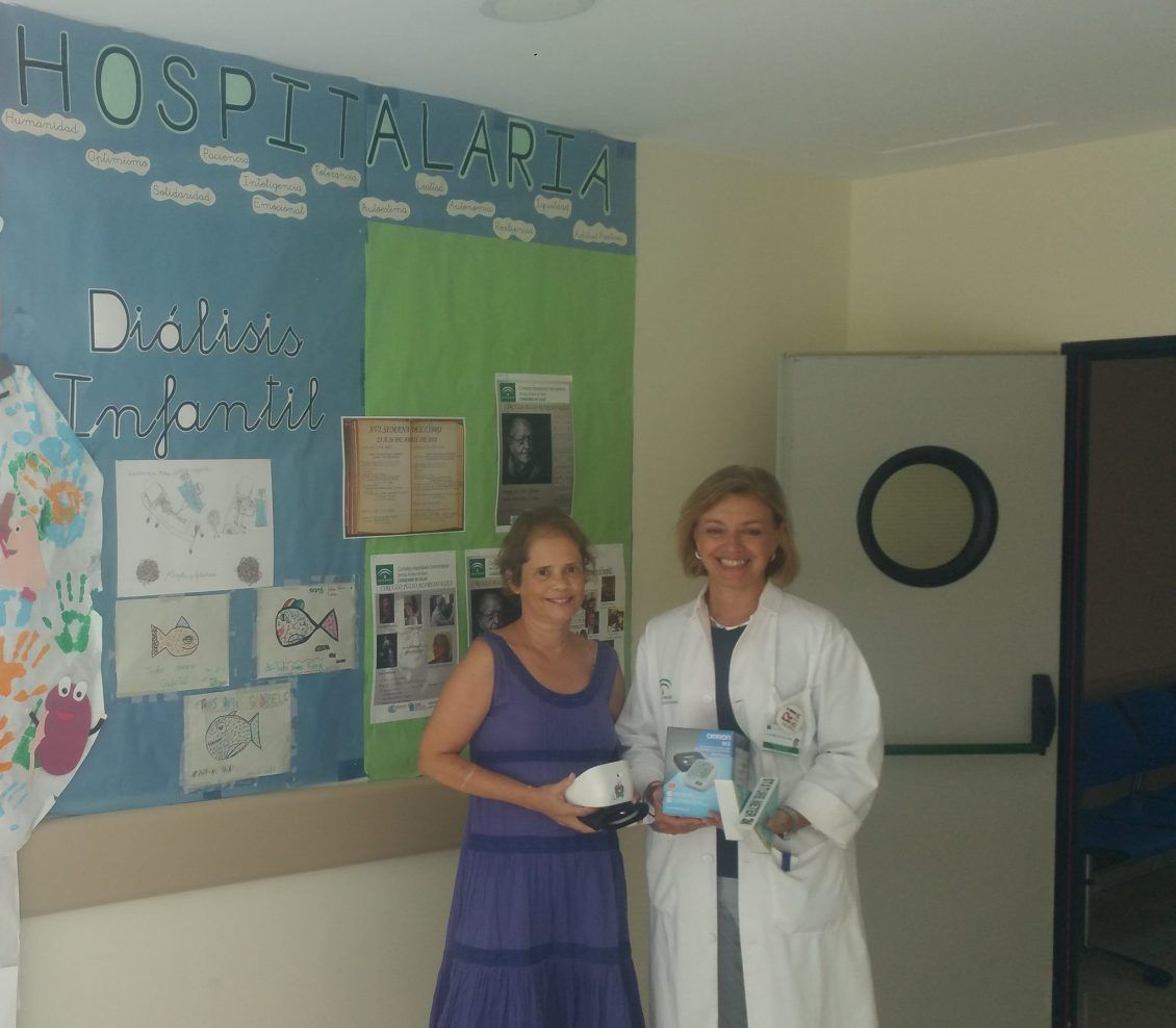 Entrega de un tensiometro al hospital Torrecardenas